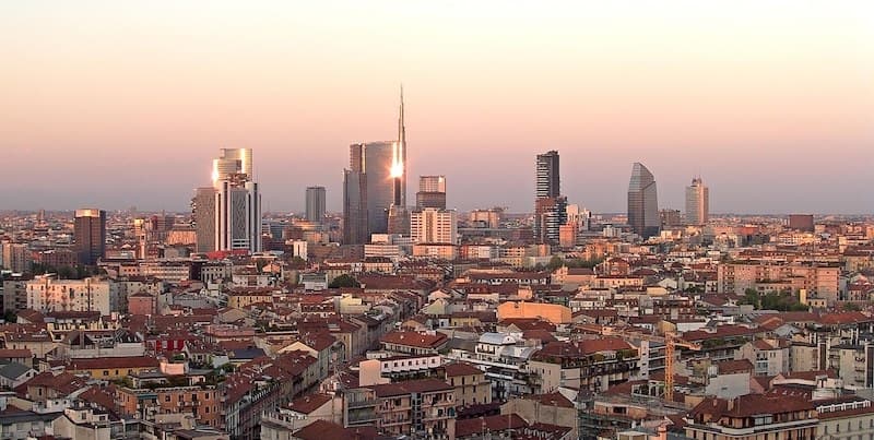 Skyline di Milano al tramonto
